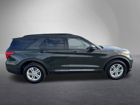 Used 2022 Ford Explorer XLT w/ Equipment Group 202A image 2