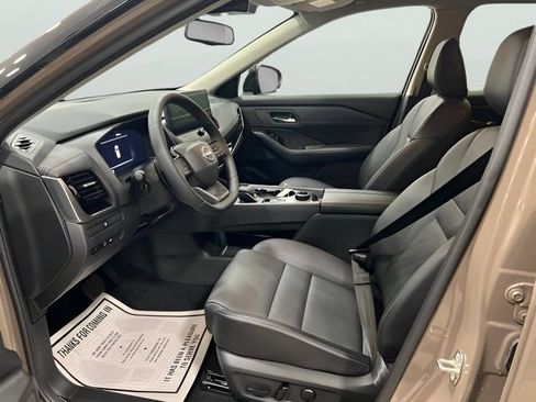 Used 2025 Nissan Rogue SL AWD/4WD image 10
