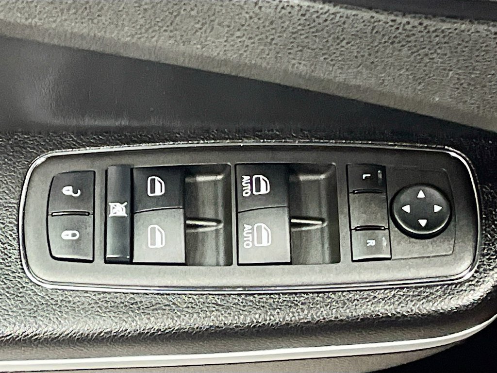 Used 2022 Chrysler 300 Touring L RWD image 17