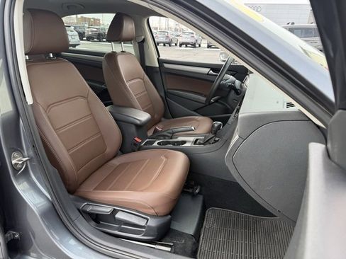 Used 2022 Volkswagen Passat 2.0T SE image 22