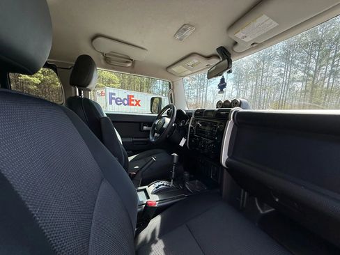 Used 2010 Toyota FJ Cruiser 4WD image 16