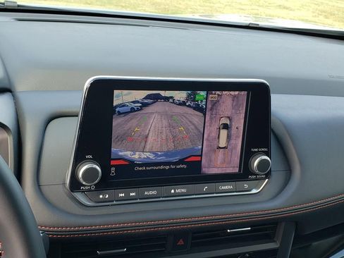 Certified 2025 Nissan Rogue SV image 40