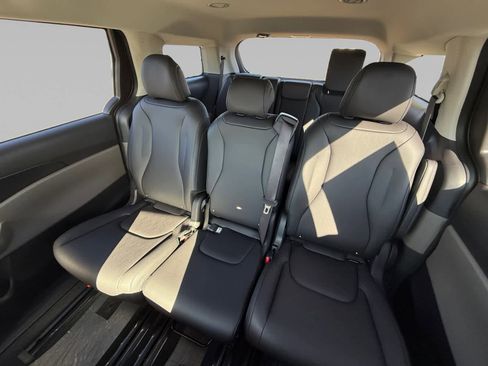 New 2026 Kia Carnival LXS image 13