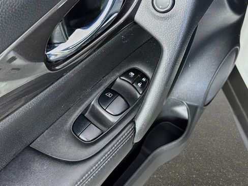 Certified 2019 Nissan Rogue SV w/ Premium Package image 20