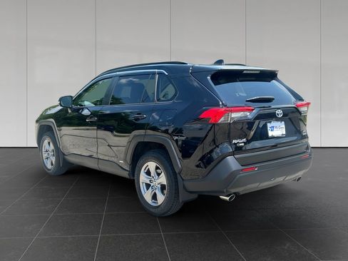 Used 2022 Toyota RAV4 XLE w/ Convenience Package AWD/4WD image 3