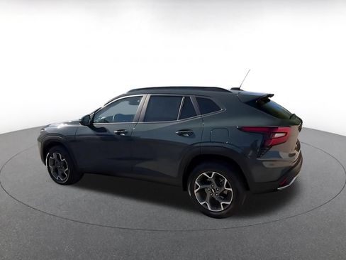 Used 2025 Chevrolet Trax LT w/ LT Convenience Package FWD image 10