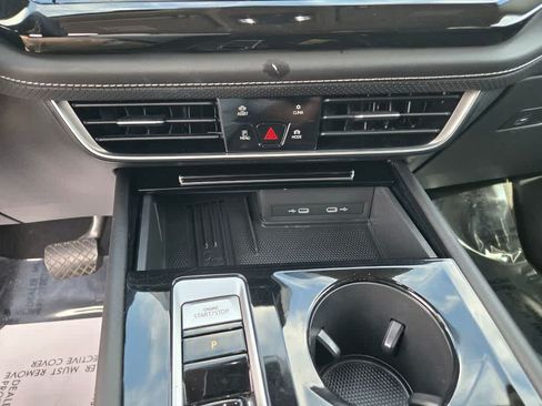 Used 2025 Volkswagen Atlas SE FWD image 15