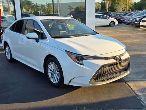 Used 2022 Toyota Corolla LE w/ LE Convenience Package FWD image 1