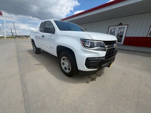 Used 2021 Chevrolet Colorado W/T w/ WT Convenience Package AWD/4WD image 2