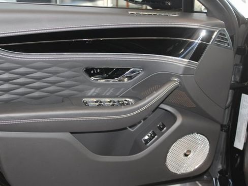 Used 2022 Bentley Flying Spur V8 image 15