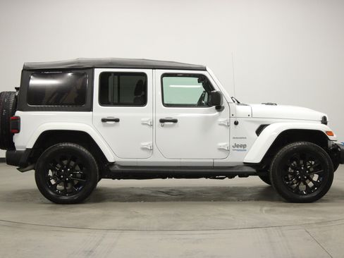 Used 2022 Jeep Wrangler Unlimited Sahara w/ Cold Weather Group image 9