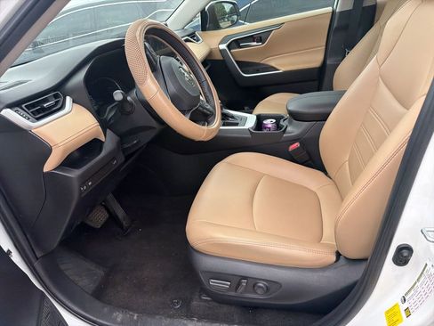 Used 2024 Toyota RAV4 XLE Premium image 10