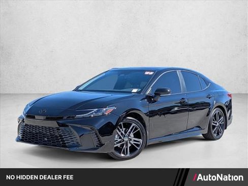 Used 2025 Toyota Camry XSE FWD image 1
