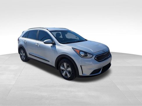 Used 2019 Kia Niro LX image 2