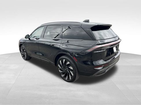 Used 2024 Lincoln Nautilus Reserve w/ Equipment Group 202A image 5