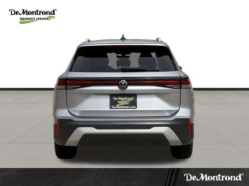 Used 2025 Volkswagen Tiguan SE FWD image 6