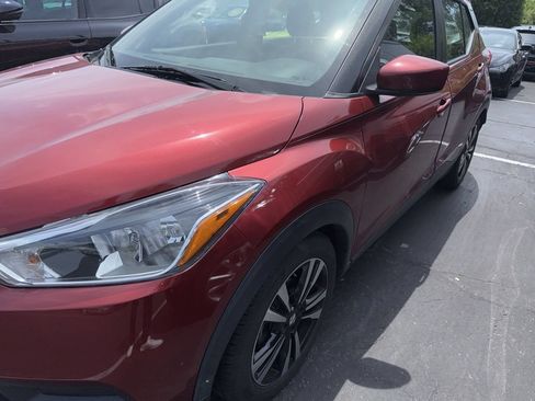 Used 2019 Nissan Kicks SV FWD image 3