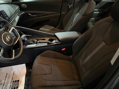 New 2025 Hyundai Elantra SE image 10