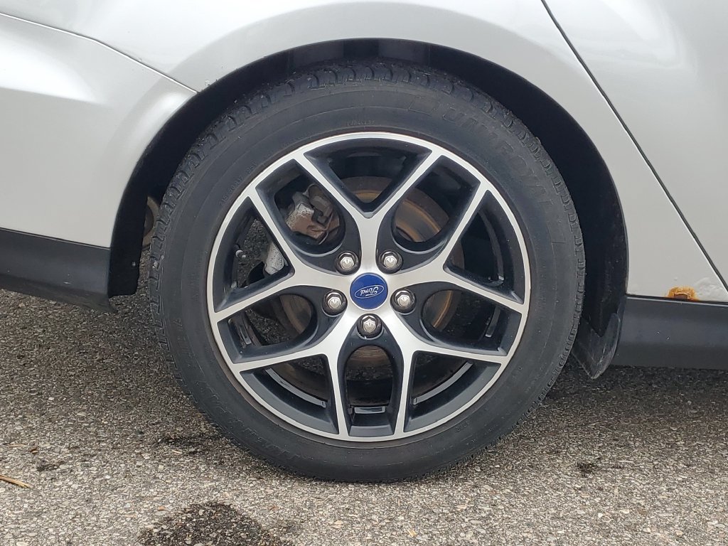 Used 2018 Ford Focus SEL w/ Cold Weather Package FWD image 5