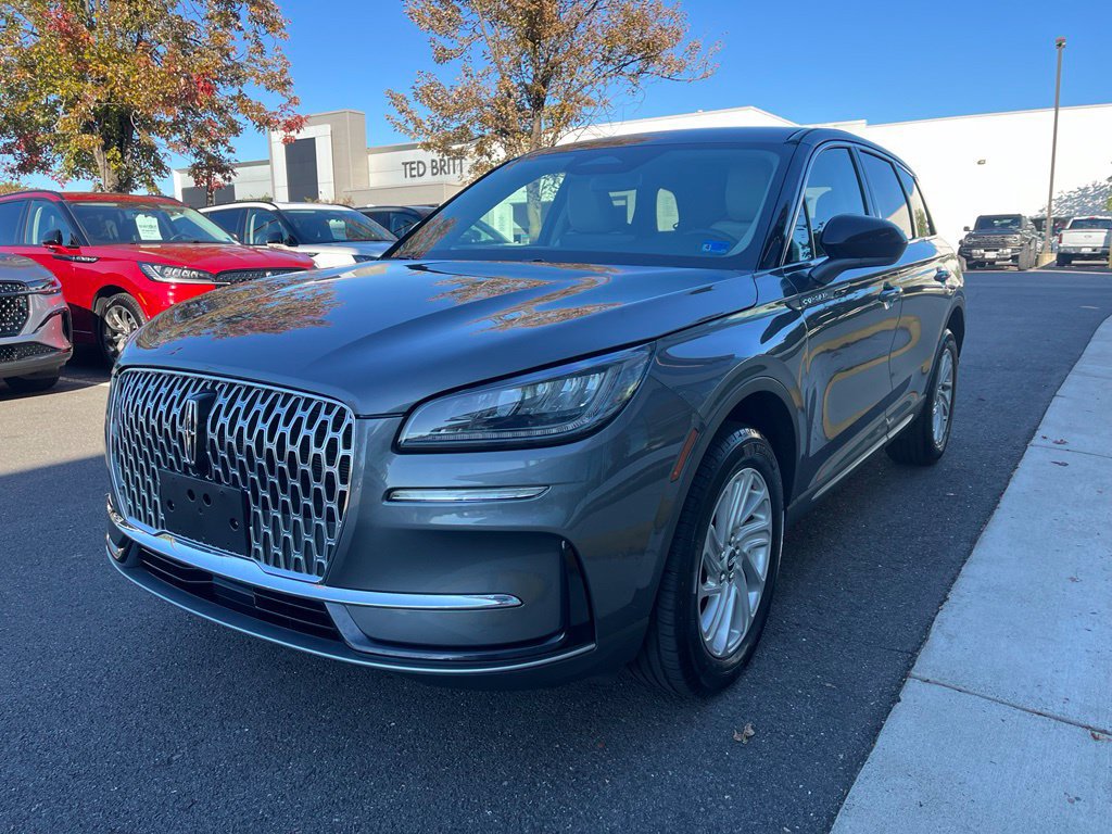 Used 2025 Lincoln Corsair AWD image 3