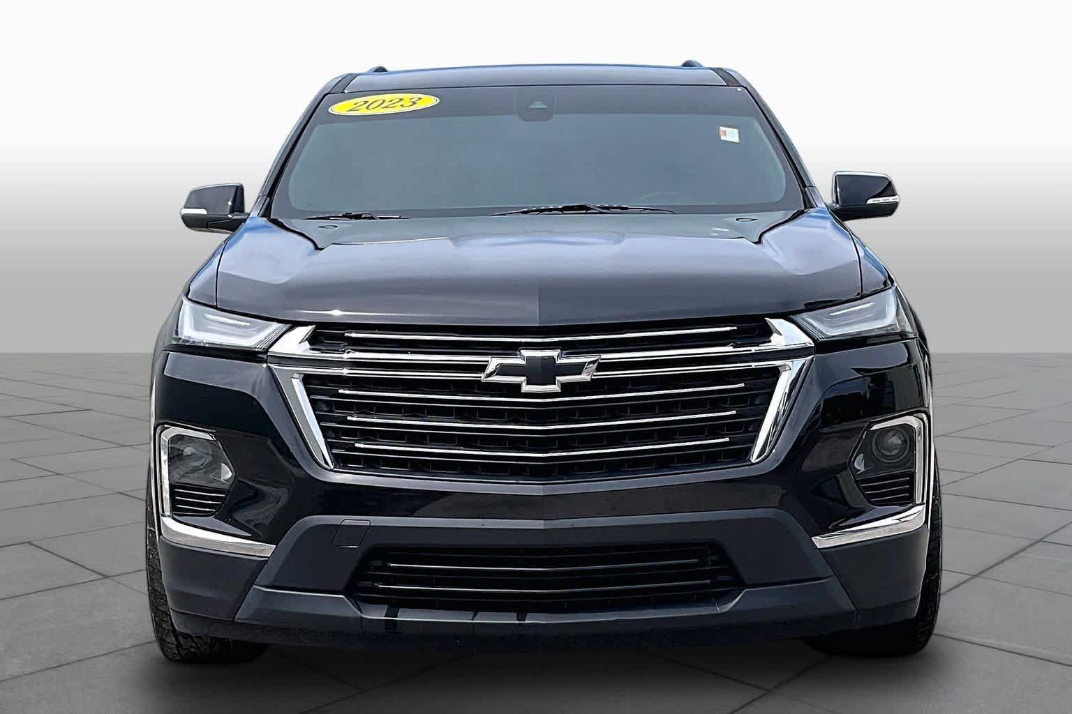 Used 2023 Chevrolet Traverse LT FWD image 4