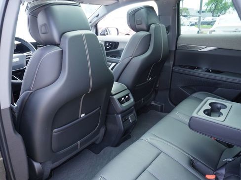 New 2025 Cadillac Optiq Luxury 2 image 9