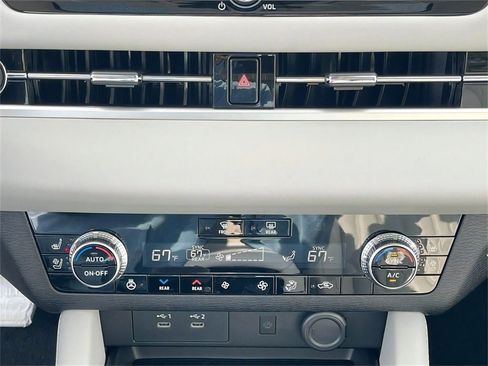 New 2026 Mitsubishi Outlander SEL image 17