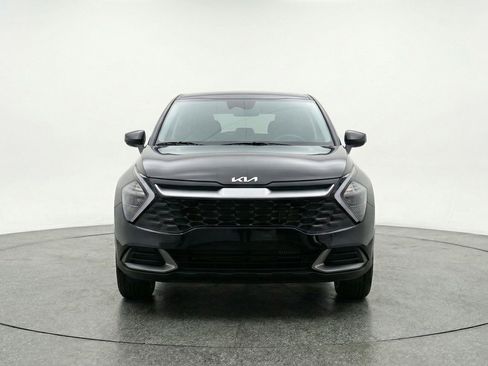 Used 2025 Kia Sportage LX image 2