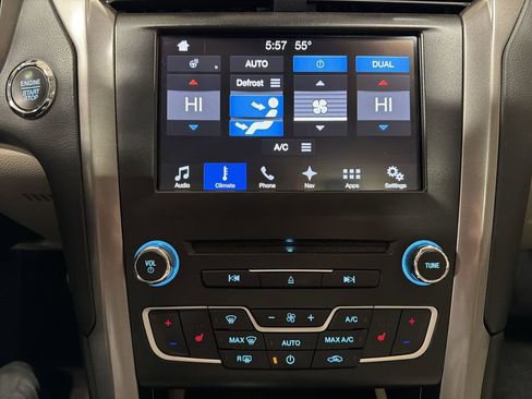 Used 2017 Ford Fusion SE w/ Fusion SE Technology Package image 17