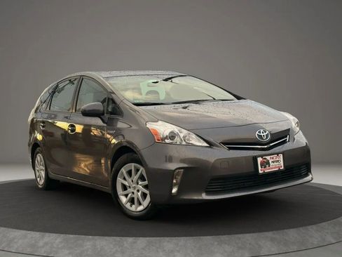 Used 2012 Toyota Prius V Three image 4