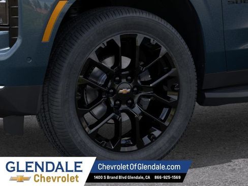 New 2026 Chevrolet Suburban Premier RWD image 9