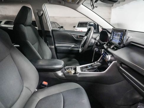 Certified 2021 Toyota RAV4 LE AWD/4WD image 16