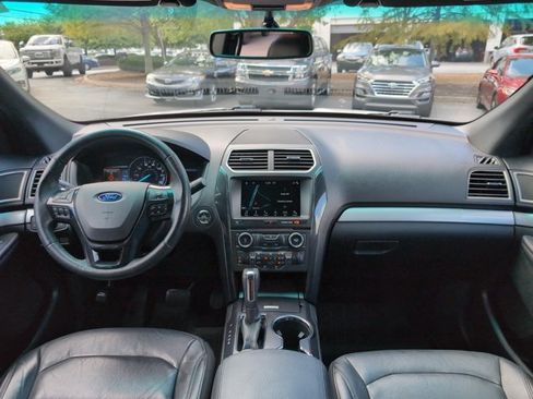 Used 2017 Ford Explorer XLT w/ Equipment Group 202A AWD/4WD image 24
