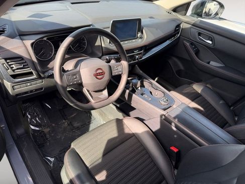 Used 2025 Nissan Rogue SV image 18