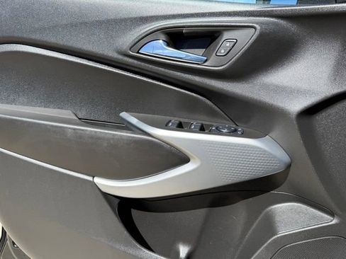 Used 2025 Chevrolet Trax RS w/ Driver Confidence Package image 21