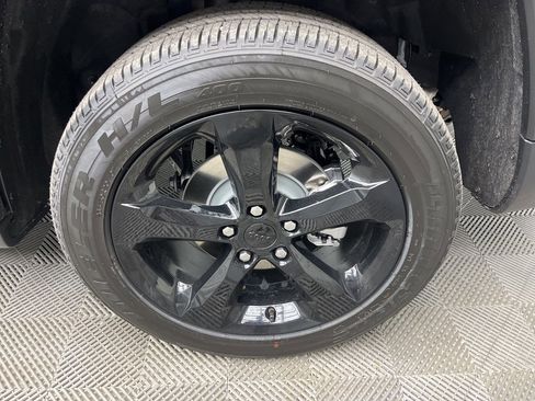 New 2025 Jeep Grand Cherokee Altitude image 4