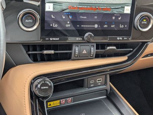 Used 2025 Lexus NX 250 FWD w/ Towing Package (2000 Lbs) image 12