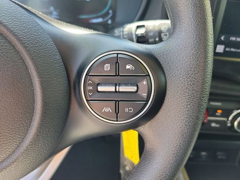 Used 2025 Kia Soul LX w/ LX Technology Package FWD image 19