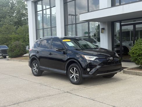 Used 2017 Toyota RAV4 XLE FWD image 2