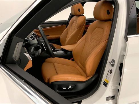 Used 2021 BMW 530i xDrive 530i xDrive w/ Premium Package image 13