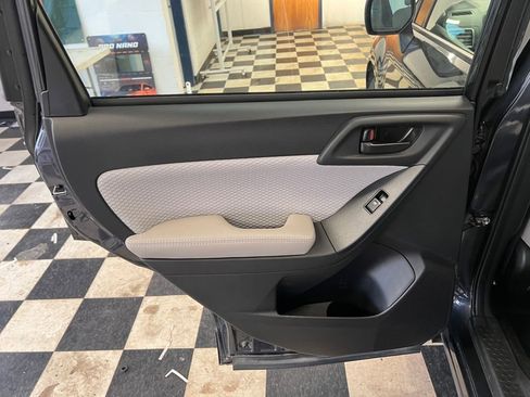 Used 2018 Subaru Forester 2.5i w/ Alloy Wheel Package image 32