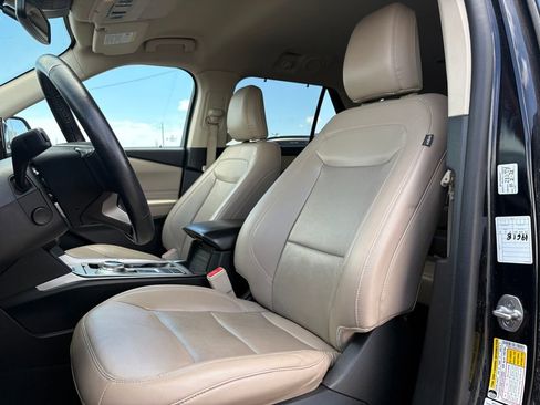 Used 2021 Ford Explorer Limited w/ Equipment Group 301A RWD image 11