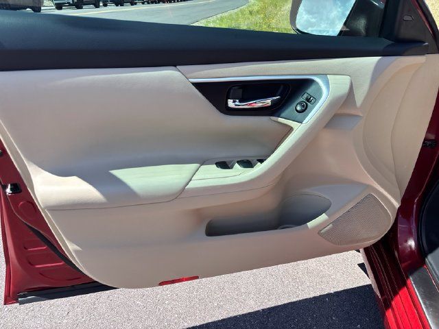 Used 2016 Nissan Altima 2.5 SV FWD image 10