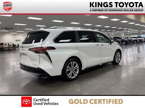 Certified 2024 Toyota Sienna Platinum FWD image 8
