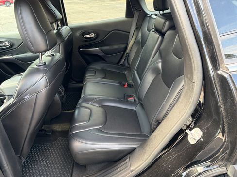 Used 2019 Jeep Cherokee Latitude Plus w/ Cold Weather Group AWD/4WD image 35