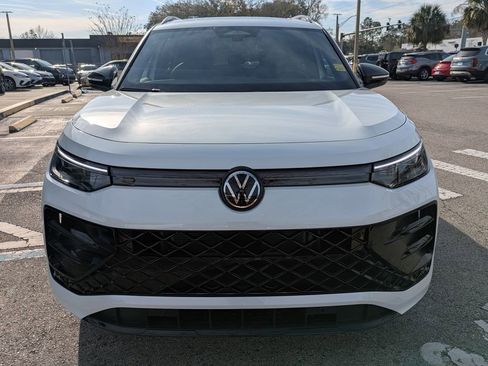 New 2026 Volkswagen Tiguan SE R-Line FWD image 9