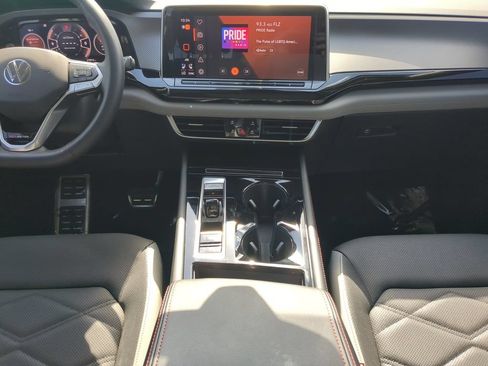 Used 2024 Volkswagen Atlas Peak Edition SE AWD/4WD image 16