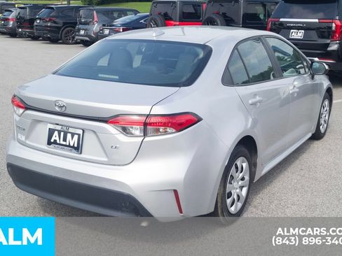 Used 2024 Toyota Corolla LE FWD image 5