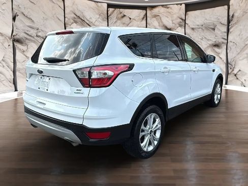 Used 2018 Ford Escape SE w/ Ford Safe & Smart Package FWD image 8