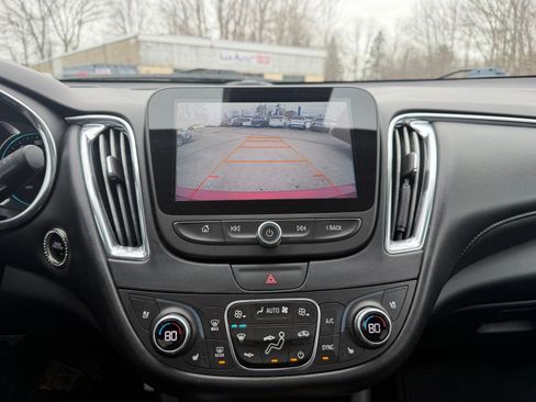 Used 2017 Chevrolet Malibu Premier w/ Premier Sun and Wheel Package image 13